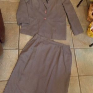 EUC women's gray lined suit by Napa Studio size 16